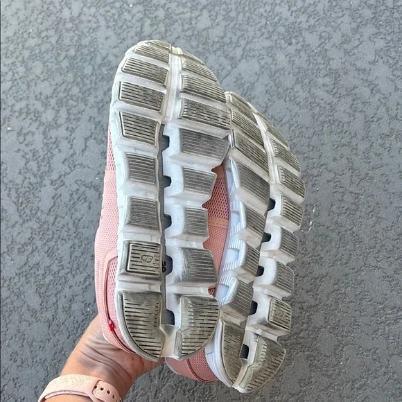 On Running Women's Blush Pink Shoes Sneakers in Size 7.5 - Picture 6 of 8